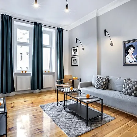 Apartament Pomarańczarnia *