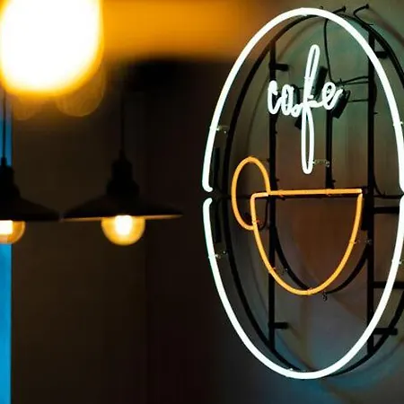 Pomaranczarnia Апартаменты Познань